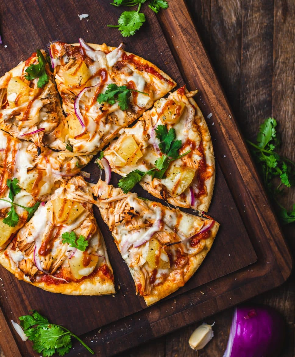 Pizza preparada com ingredientes frescos